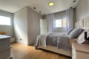 Sala de estar integrada em apartamento no Helbor Passeo Patteo Mogilar.