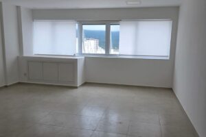 Oportunidade no Helbor Concept Office: Sala de 38m², reformada e com ar condicionado por R$ 595.000. Localização estratégica com acesso ao shopping. Confira!